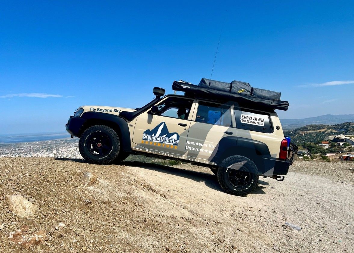 Nissan Patrol Y61 im Beyond-Limits-Adventure-Look 