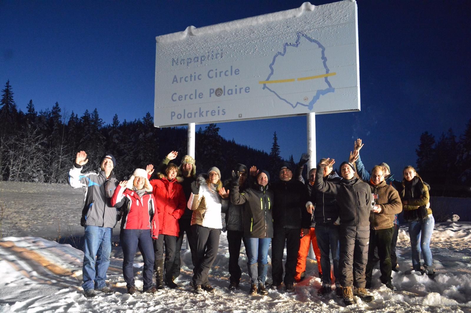 Reisegruppe am Polarkreis